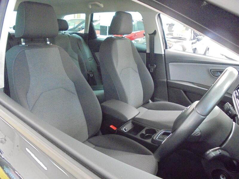 SEAT LEON