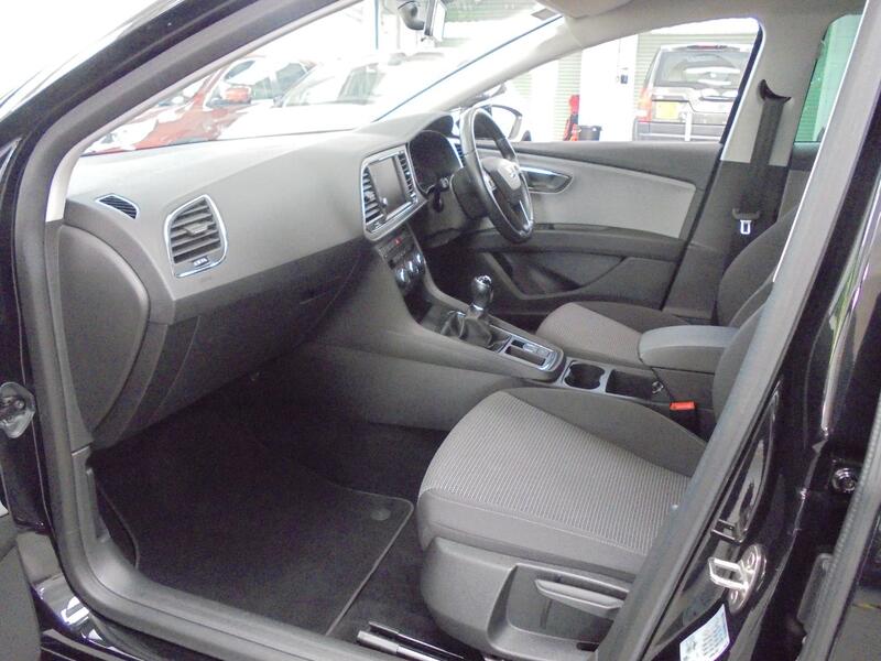 SEAT LEON