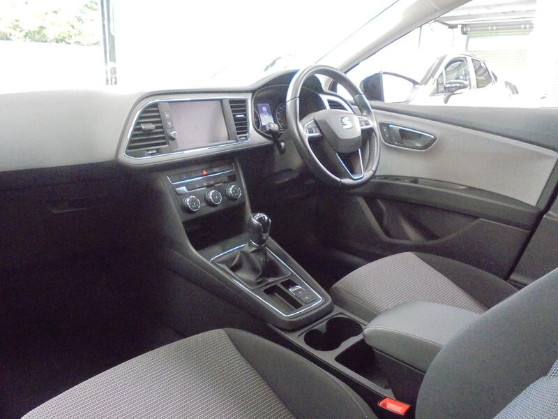 SEAT LEON
