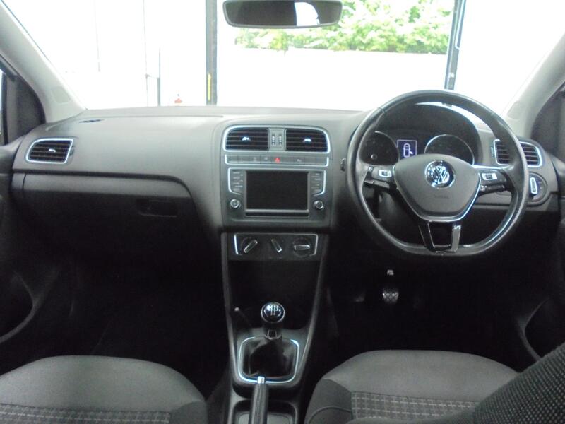 VOLKSWAGEN POLO
