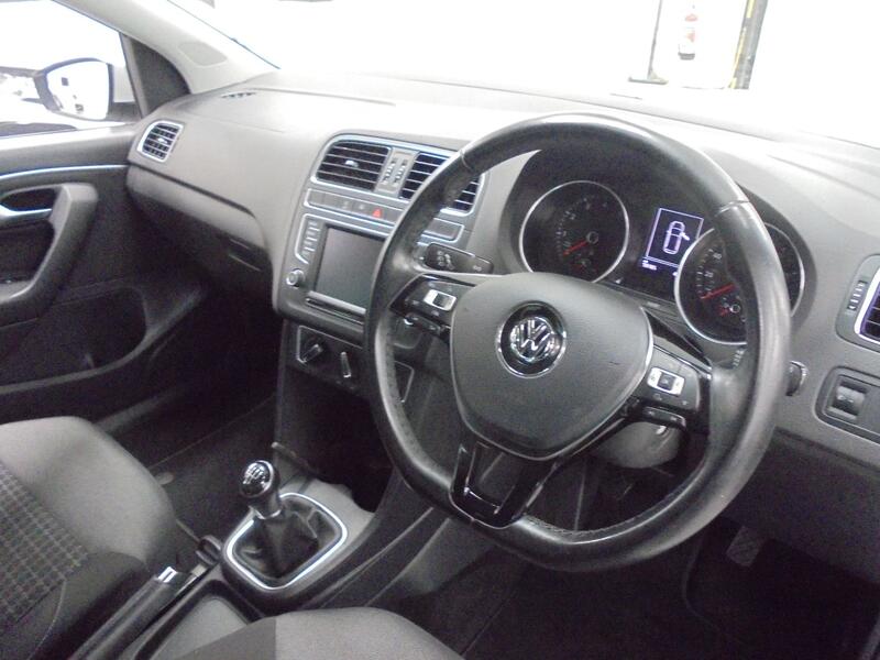 VOLKSWAGEN POLO