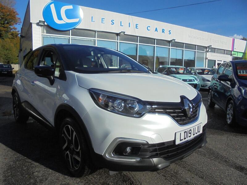 View RENAULT CAPTUR 1.3 Iconic PETROL TCe SAT NAV