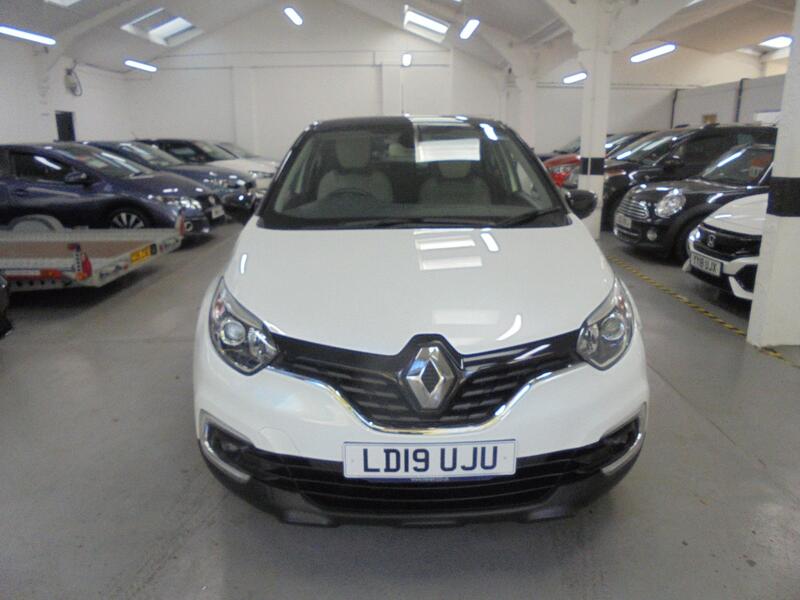 View RENAULT CAPTUR 1.3 Iconic PETROL TCe SAT NAV