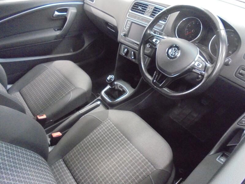 VOLKSWAGEN POLO