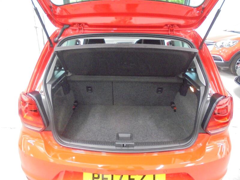 VOLKSWAGEN POLO