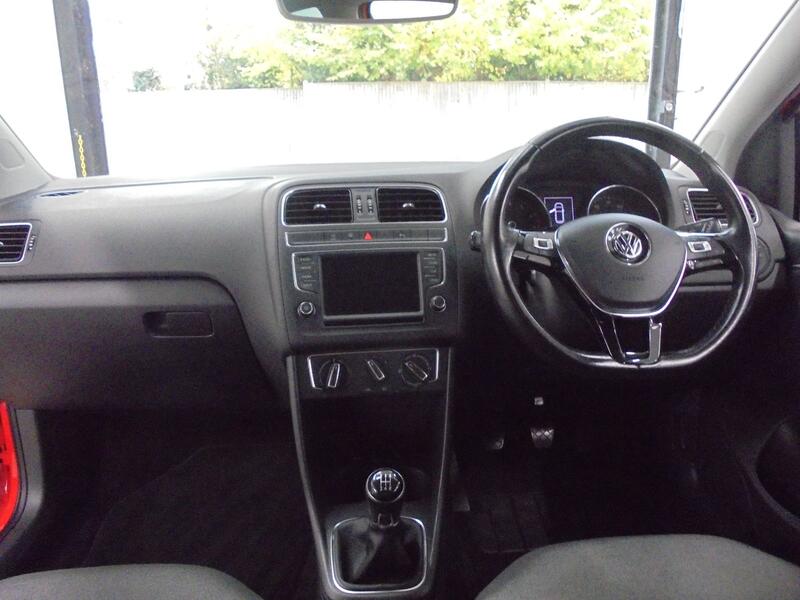 VOLKSWAGEN POLO