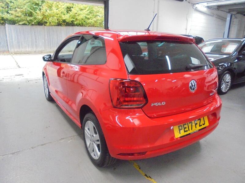 VOLKSWAGEN POLO
