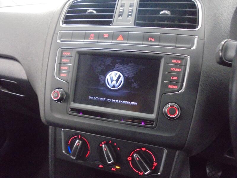 VOLKSWAGEN POLO