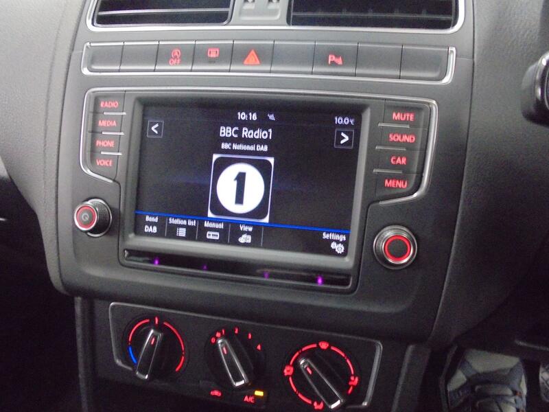 VOLKSWAGEN POLO