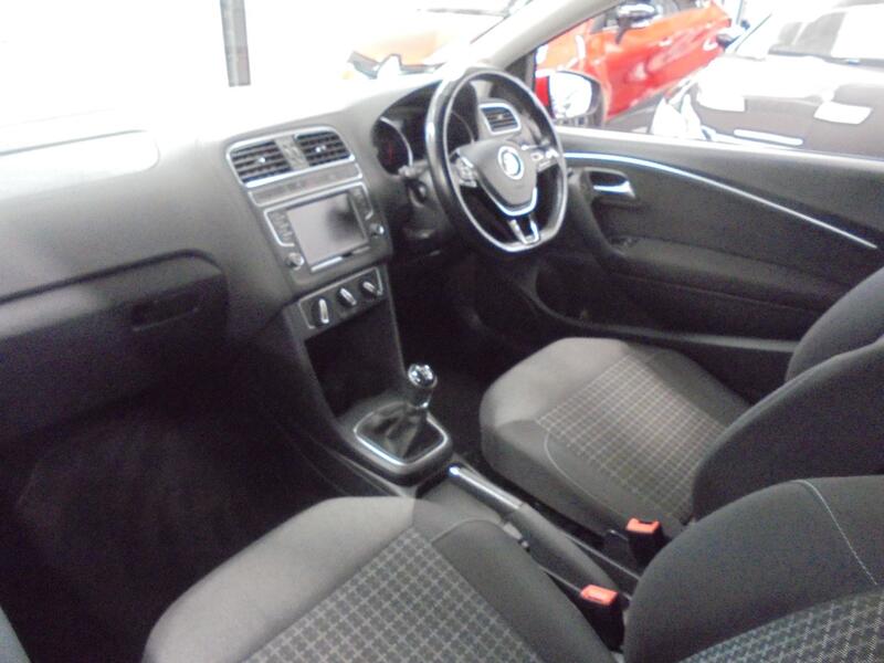 VOLKSWAGEN POLO