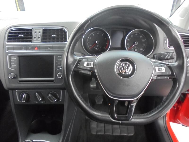 VOLKSWAGEN POLO