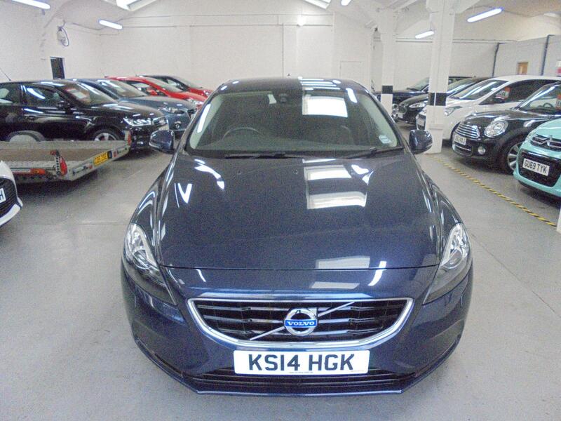 View VOLVO V40 1.6 D2 SE Lux Sat Nav Cruise