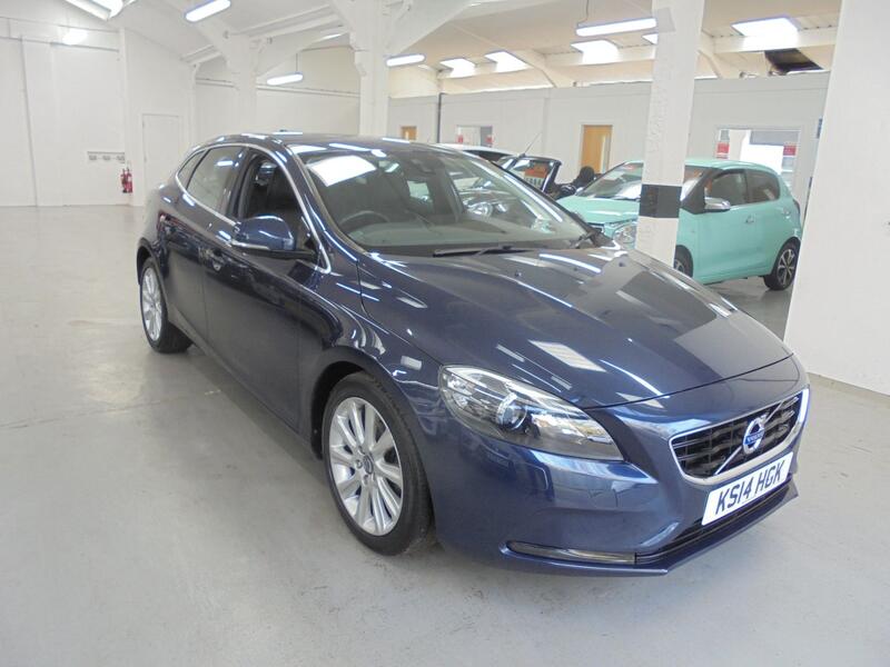 View VOLVO V40 1.6 D2 SE Lux Sat Nav Cruise