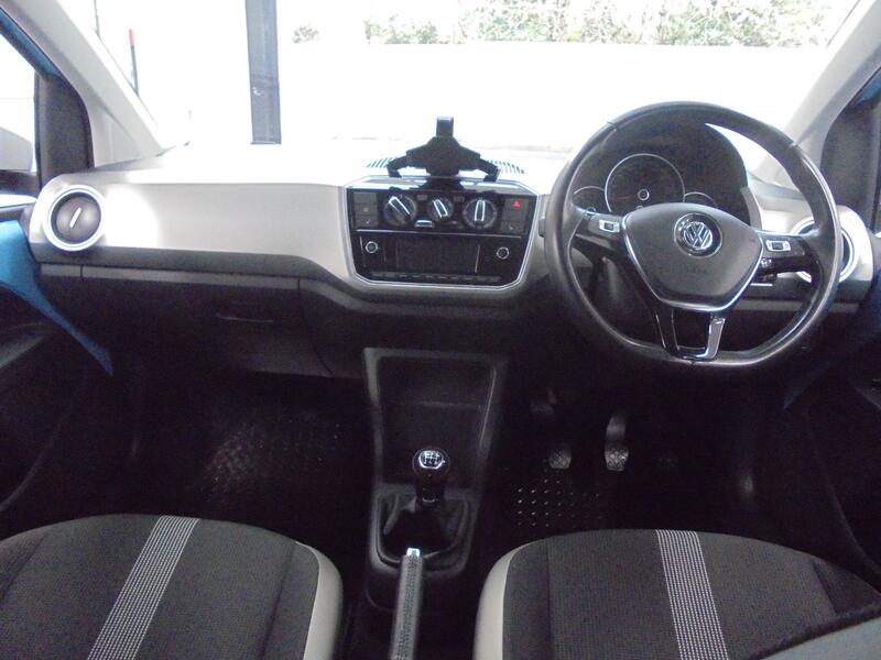 VOLKSWAGEN UP