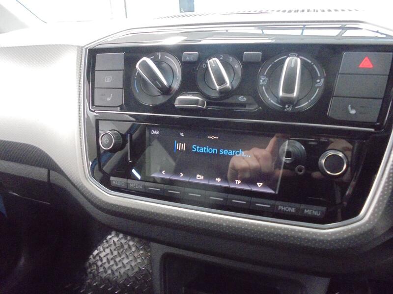 VOLKSWAGEN UP