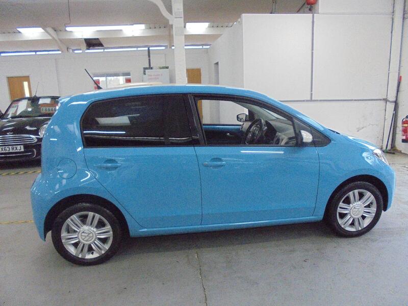 VOLKSWAGEN UP