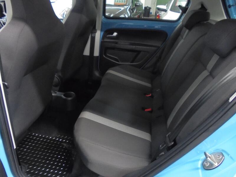 VOLKSWAGEN UP