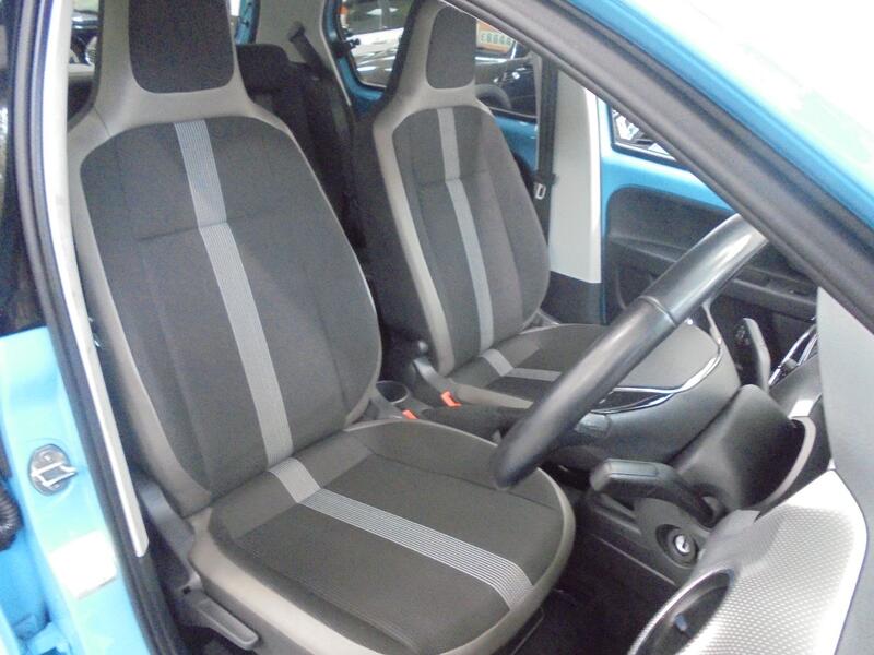 VOLKSWAGEN UP