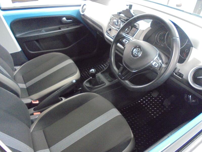 VOLKSWAGEN UP
