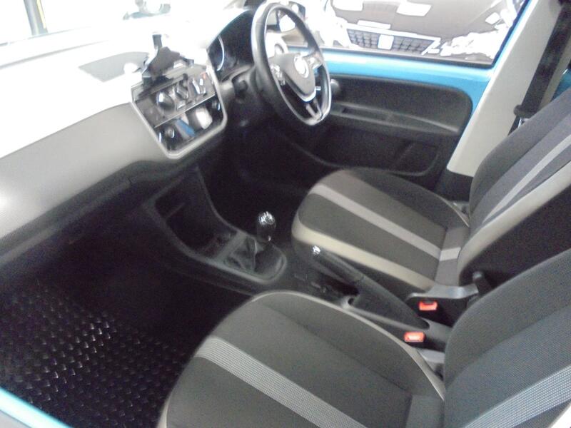 VOLKSWAGEN UP
