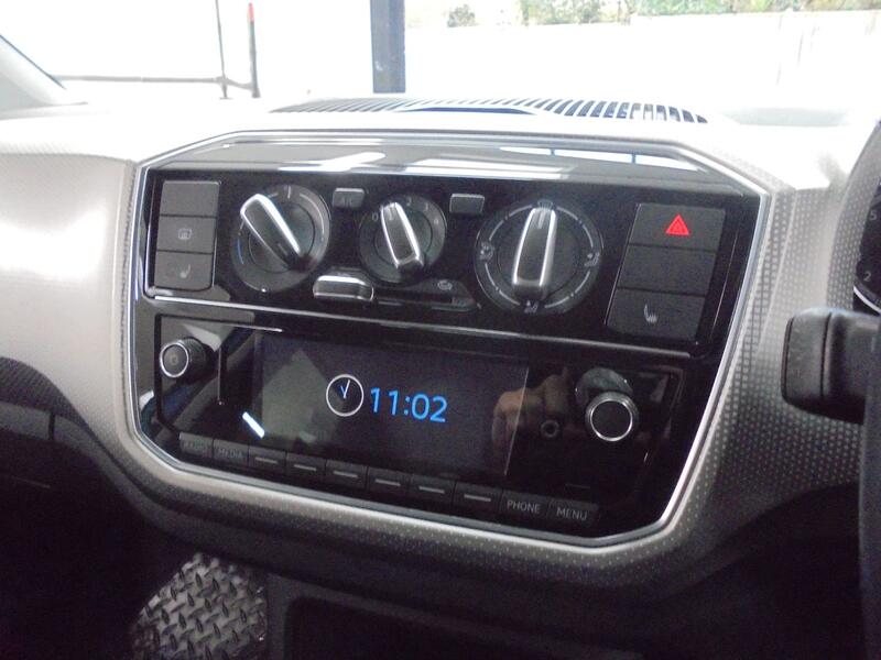 VOLKSWAGEN UP