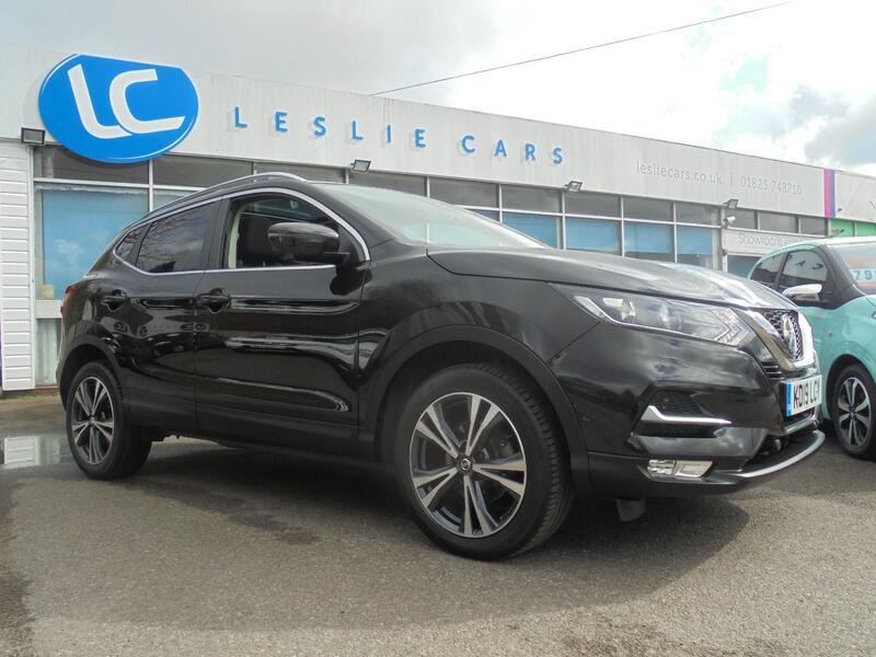 View NISSAN QASHQAI 1.3 DIG-T N-Connecta SUV - SAT NAV - PAN ROOF