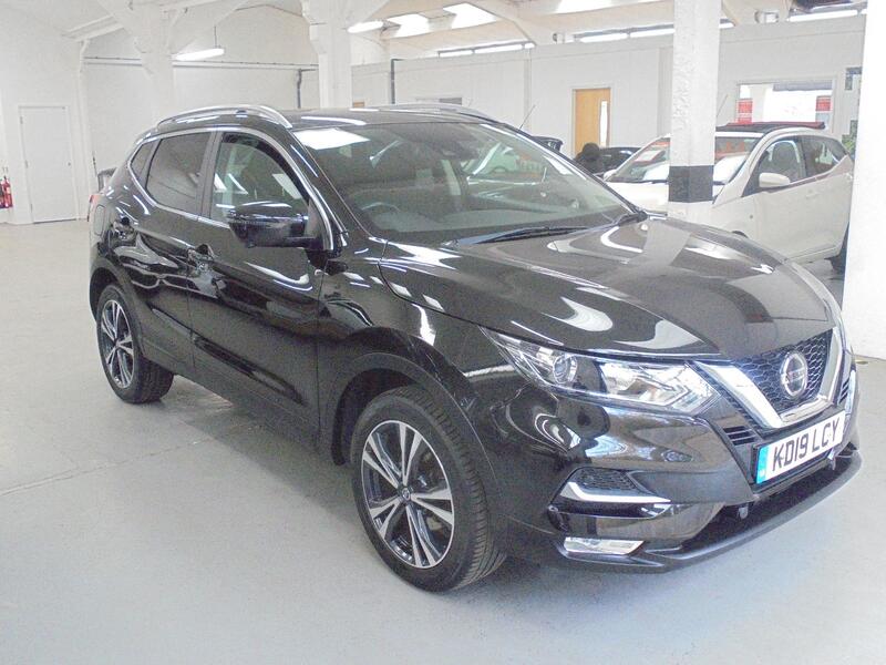 View NISSAN QASHQAI 1.3 DIG-T N-Connecta SUV - SAT NAV - PAN ROOF