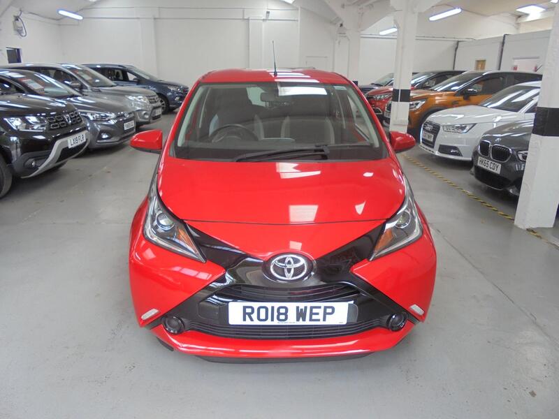 View TOYOTA AYGO 1.0 VVT-i x-play AUTOMATIC