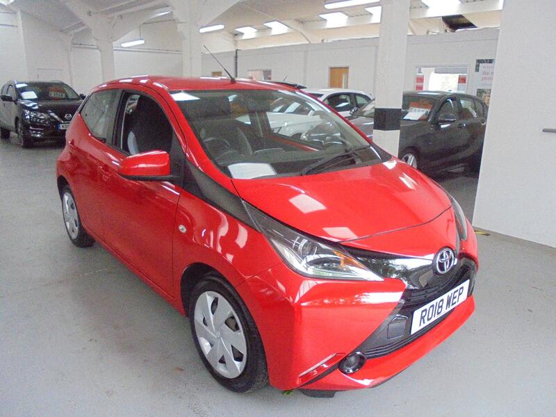 View TOYOTA AYGO 1.0 VVT-i x-play AUTOMATIC