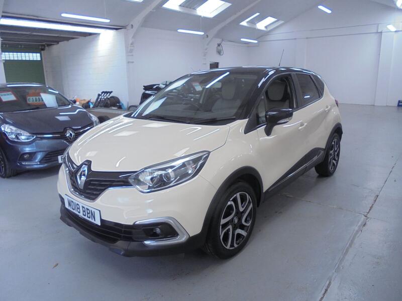View RENAULT CAPTUR 0.9 Iconic Petrol TCe 90 Nav
