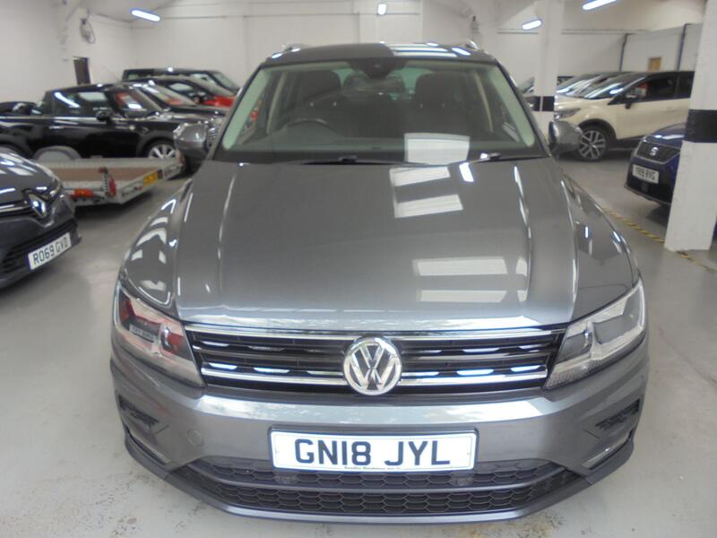 View VOLKSWAGEN TIGUAN 2.0 TDI SE  APPLE CAR PLAY