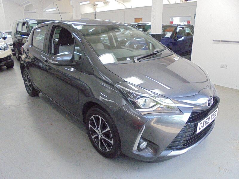 View TOYOTA YARIS 1.5 VVT-i Icon Tech DSAT NAV