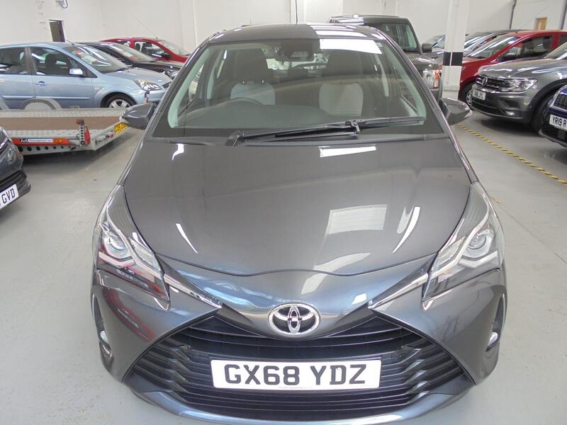 View TOYOTA YARIS 1.5 VVT-i Icon Tech DSAT NAV