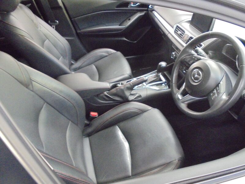 MAZDA 3