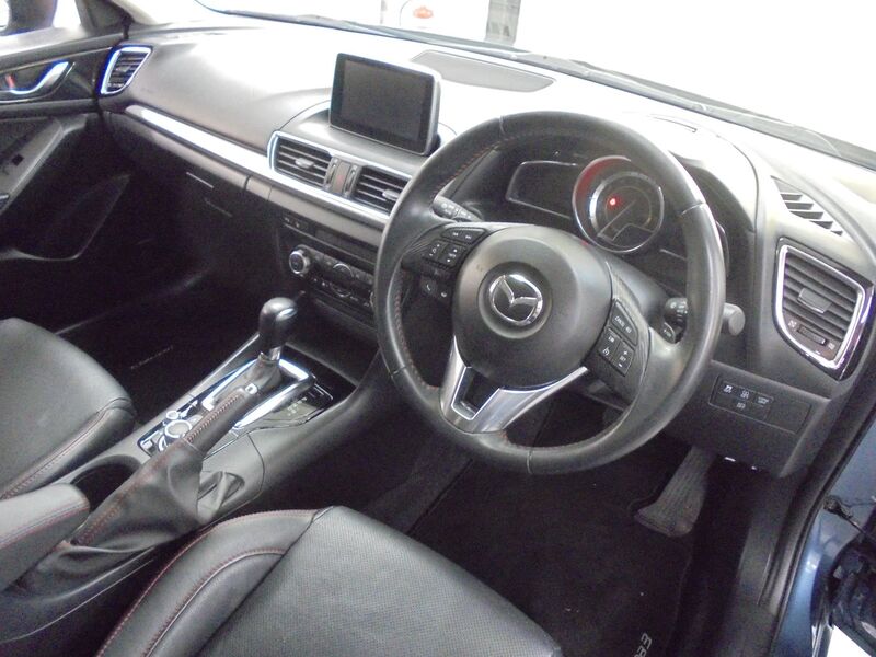 MAZDA 3