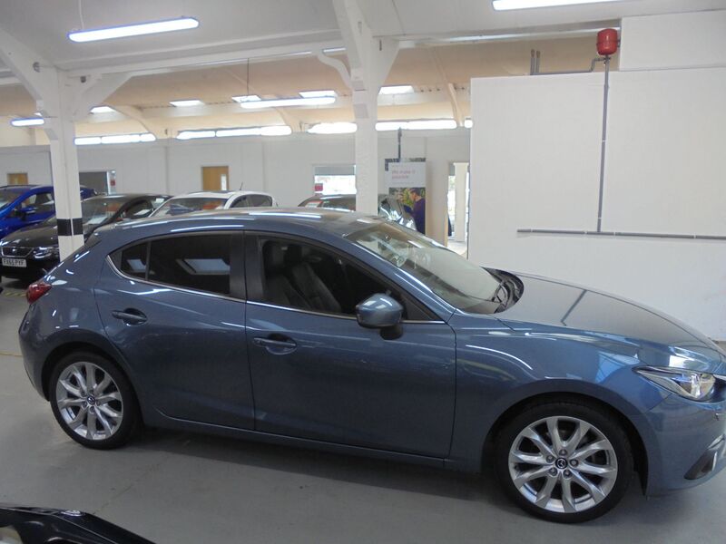MAZDA 3